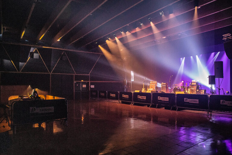 Système Martin Audio TORUS en concert à L'Escoure de Lacanau